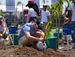 Dorong ‘Green Tourism’, BRI Ajak Pembalap MotoGP Mandalika Tanam Pohon