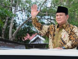 Perdana Sebagai Kepala Negara, Prabowo Bagikan DIPA 2025 ke Pemda dan K/L