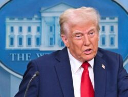Trump Pungut Tarif 25 Persen ke Kanada-Meksiko Besok, Termasuk Minyak?