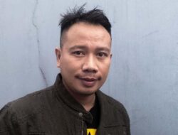 Vicky Prasetyo Ditegur Hakim MK Gara-gara Telat Datang Sidang