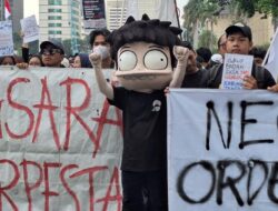 Si Juki Ikut Aksi Indonesia Gelap, Berdiri di Paling Depan