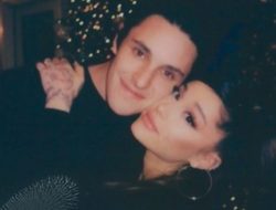Ariana Grande Diduga Sindir Mantan Suaminya di Eternal Sunshine Deluxe