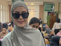 Paula Verhoeven Beri Peluk dan Cokelat Kala Bertemu Anak di Rumah Baim
