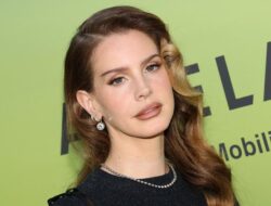 Lana Del Rey Pada Pada akhirnya Pamer Foto Bareng Suami, Jeremy Dufrene