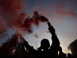 Kendaraan Pribadi Tabrak Kerumunan Fan saat Pawai Kemenangan Liverpool