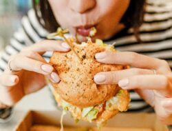Bikin Wajah Unggul Tua, Hindari 5 Makanan Ini Sebelum Terlambat