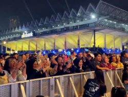 Momen Teume Nobar TREASURE dari Area Outdoor Allo Bank Perayaan Seni
