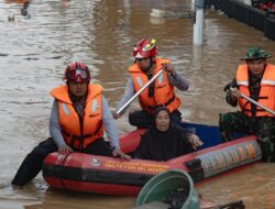 Bencana Banjir Landa Jakarta Selatan-Jakarta Timur Minggu Pagi, 49 RT Terendam