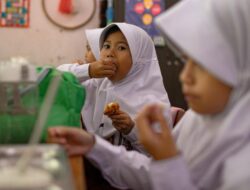 Temui Airlangga, Aliansi Ekonom Minta MBG Disetop
