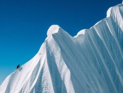 Sejarah, Pertama Kali Puncak Jannu East di Himalaya Ditaklukkan