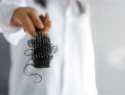 Rambut Kamu Rontok? Bisa jadi Kekurangan 6 Vitamin Ini