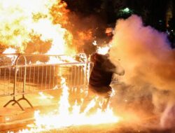 Aksi Keluhan Masyarakat Penyuapan Berujung Ricuh, Albania Membara