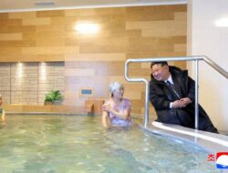 Kim Jong Un Pelesiran ke Resor Pemandian Air Panas