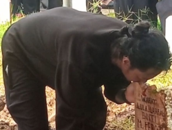 Teriak Reza Arap di Pemakaman Lula Lahfah: Kenapa Semua Tinggalin Gue